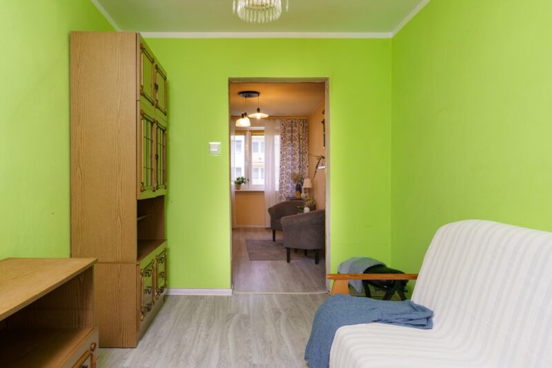 Klonowica, 2 pok. II piętro - 32 m2, do remontu,