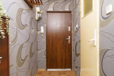 Klonowica, 2 pok. II piętro - 32 m2, do remontu,