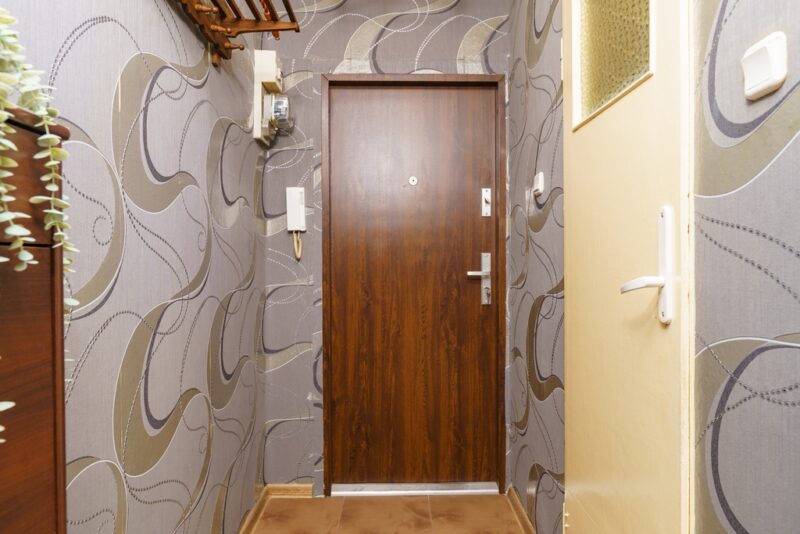 Klonowica, 2 pok. II piętro - 32 m2, do remontu,