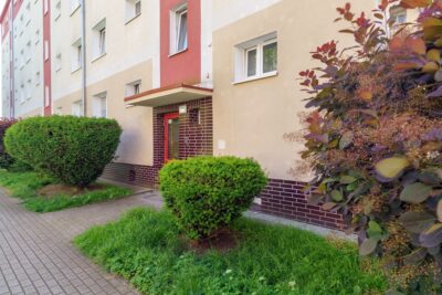 Klonowica, 2 pok. II piętro - 32 m2, do remontu,