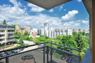 Blisko parku apartament z balkonem oraz garażem