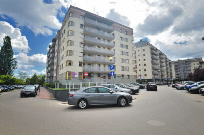Blisko parku apartament z balkonem oraz garażem