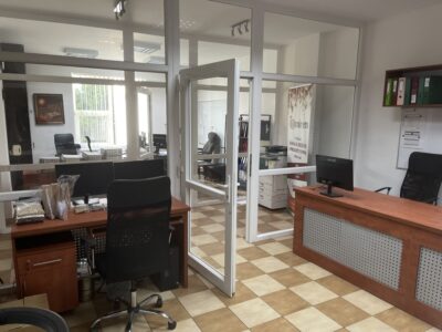 Gotowy budynek biurowo-magazynowy blisko centrum
