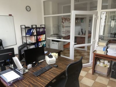 Gotowy budynek biurowo-magazynowy blisko centrum
