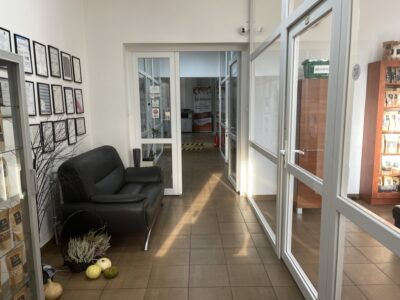 Gotowy budynek biurowo-magazynowy blisko centrum