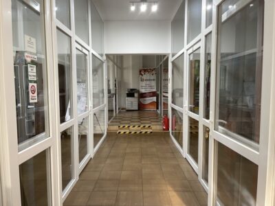 Gotowy budynek biurowo-magazynowy blisko centrum