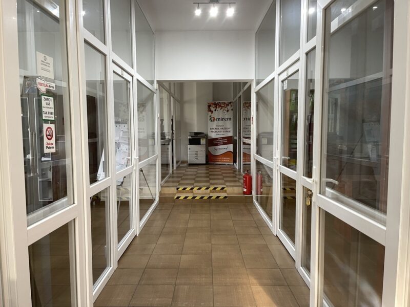 Gotowy budynek biurowo-magazynowy blisko centrum