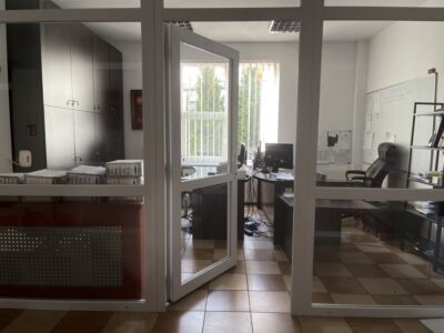 Gotowy budynek biurowo-magazynowy blisko centrum
