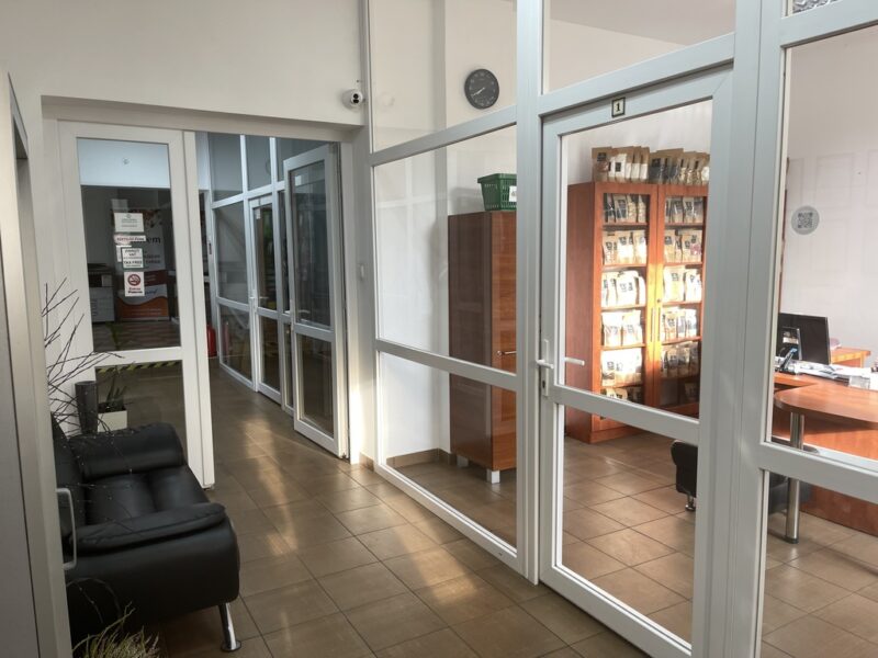 Gotowy budynek biurowo-magazynowy blisko centrum