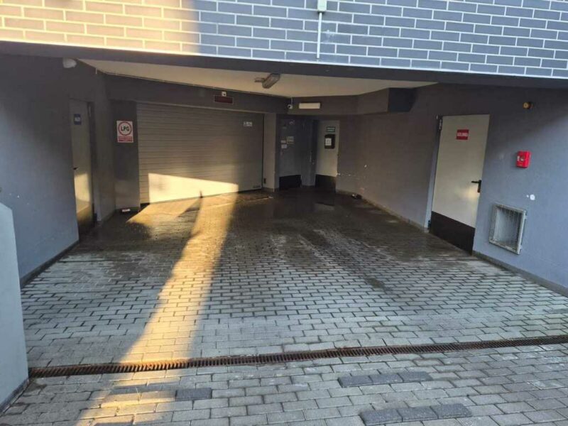 2 pok do zamieszkania + garaż - Duży taras