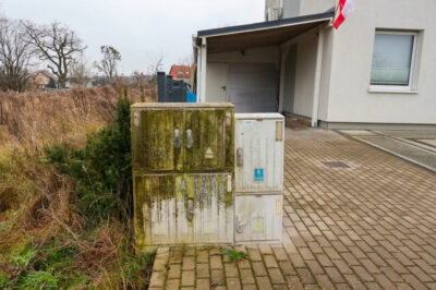 Atrakcyjna działka w Bezrzeczu, pełne uzbrojenie