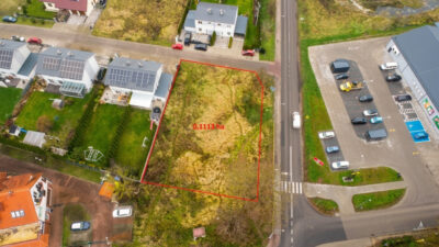 Atrakcyjna działka w Bezrzeczu, pełne uzbrojenie