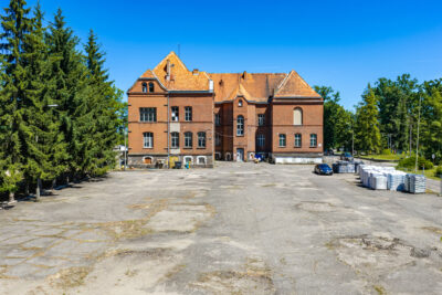 Budynek z XIX wieku | Centrum Chojny | Inwestycja