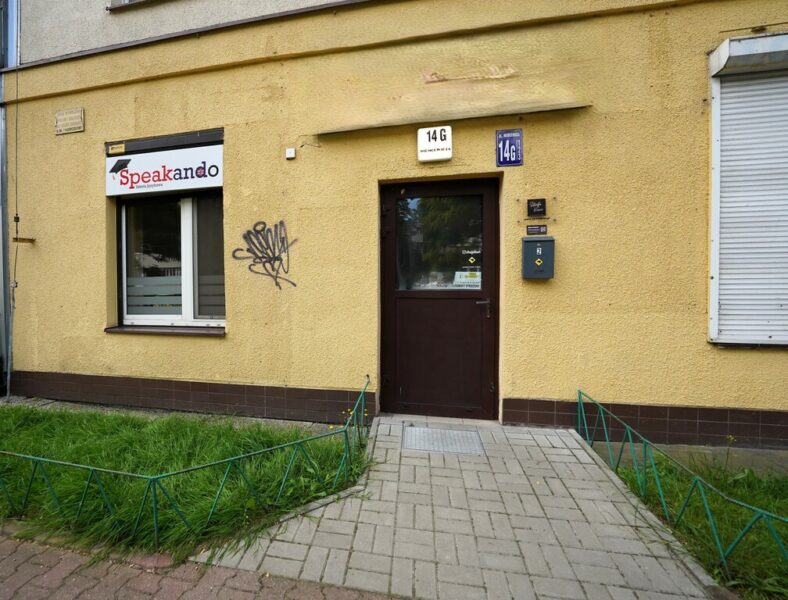 LOKAL BIUROWO-USŁUGOWY Z WITRYNĄ, PARTER