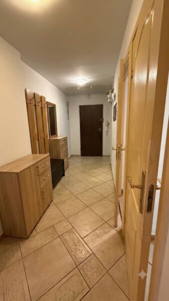 Parter z witryną i wejściem od ulicy! Lokal 71,5 m² (status mieszkalny