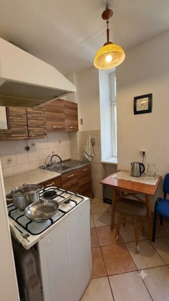 Parter z witryną i wejściem od ulicy! Lokal 71,5 m² (status mieszkalny