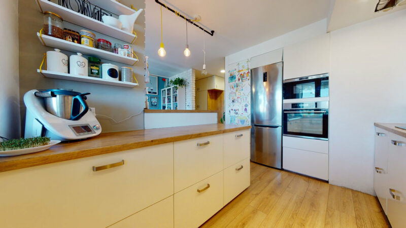 Gumieńce 4 pokoje z tarasem, budynek z 2001r