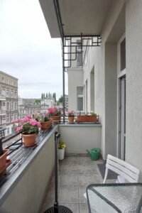 2 pokoje z balkonem w pięknej kamienicy