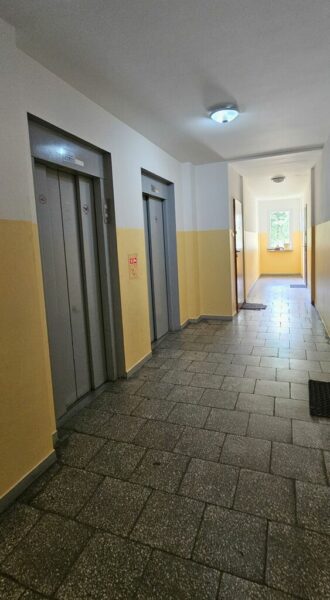 Duża kawalerka przy Rondzie Uniwersyteckim
