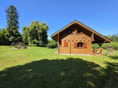 Siedlisko z domem z bali i własnym stawem
