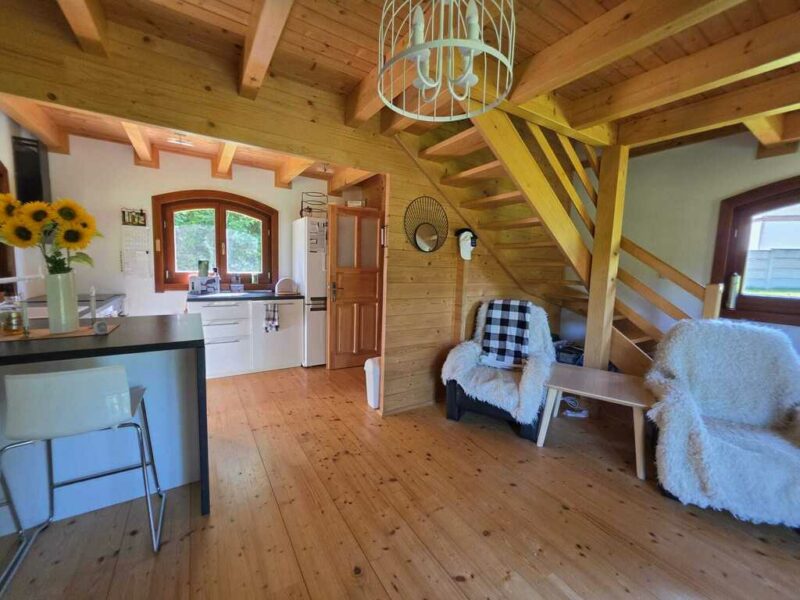 Siedlisko z domem z bali i własnym stawem