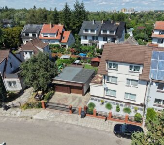 Dom na Gumieńcach, taras, garaże, Park Przygodna