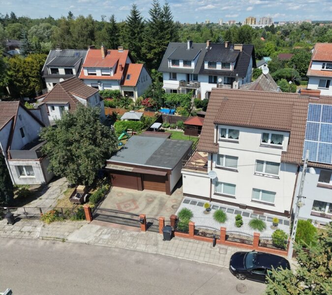 Dom na Gumieńcach, taras, garaże, Park Przygodna
