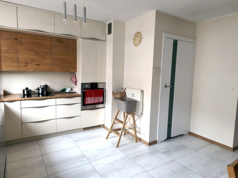 Przestronne 2 pokoje, balkon, garaż
