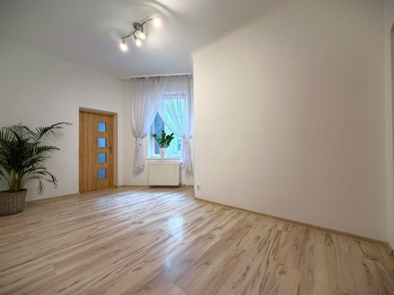 75m2 Mieszkanie/ 3 Pokoje/ 17m piwnica/ Balkon!