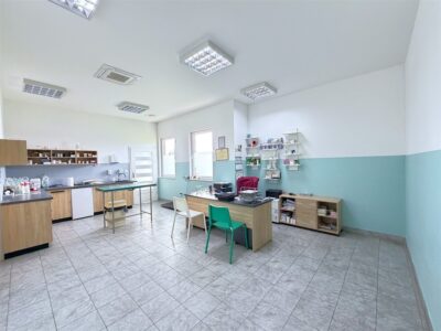 Lokal Handlowo - Usługowy do własnej Aranżacji!!
