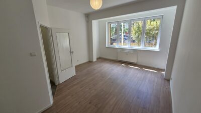 Kawalerka przy ul. Piekary – jasna i wysoka