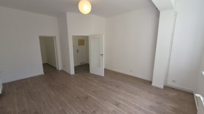 Kawalerka przy ul. Piekary – jasna i wysoka