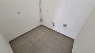 Kawalerka przy ul. Piekary – jasna i wysoka