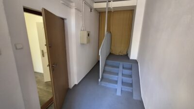 Kawalerka przy ul. Piekary – jasna i wysoka