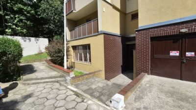 Kawalerka przy ul. Piekary – jasna i wysoka