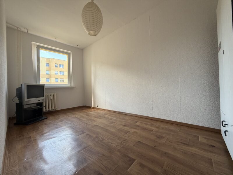 3 pokoje z dużym balkonem na I piętrze