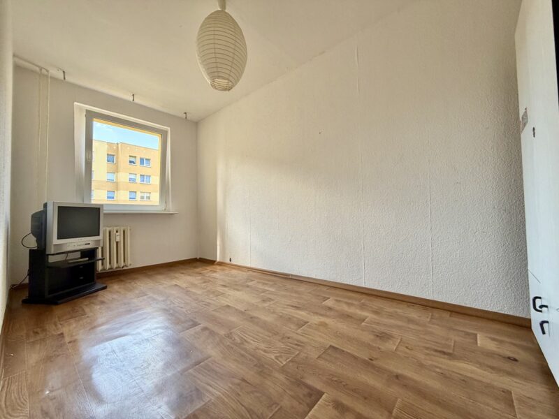 3 pokoje z dużym balkonem na I piętrze