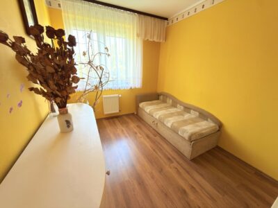 Os. Majowe 2 pokoje, balkon- piękny widok, 2000r