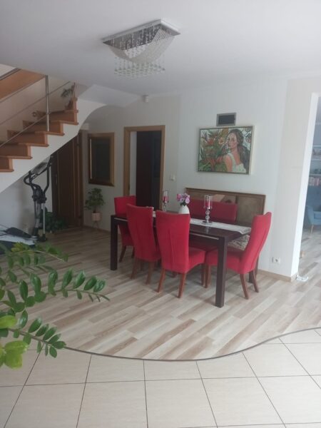 Mierzyn dom wolnostojący 285 m2 na działce 680 m2.