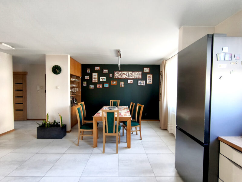 Przestronne 2 pokoje, balkon, garaż