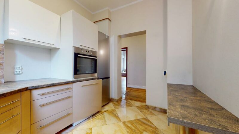 Centrum, 112,47m 3 pokojowe mieszkanie w kamienicy