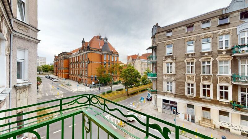 Centrum, 112,47m 3 pokojowe mieszkanie w kamienicy