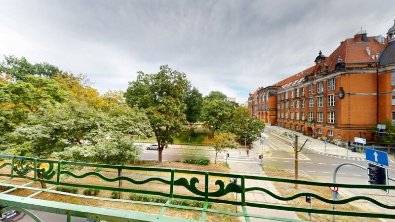 Centrum, 112,47m 3 pokojowe mieszkanie w kamienicy