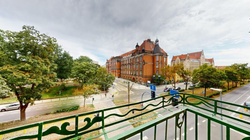 Centrum, 112,47m 3 pokojowe mieszkanie w kamienicy