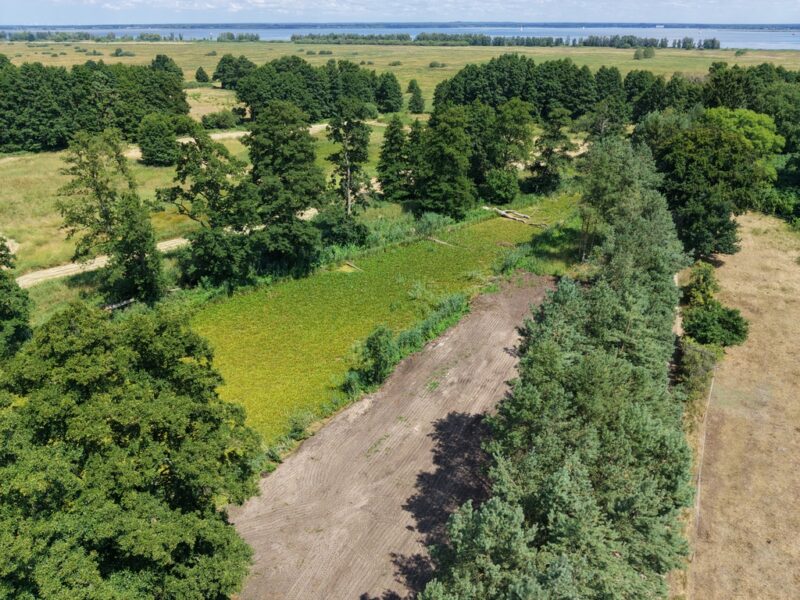 Działka z własnym stawem blisko zalewu