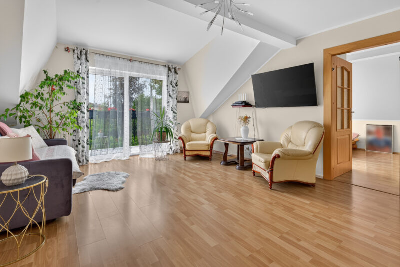 Mierzyn dom wolnostojący 285 m2 na działce 680 m2.