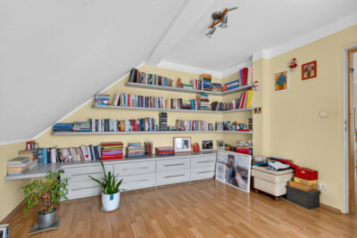 Mierzyn dom wolnostojący 285 m2 na działce 680 m2.