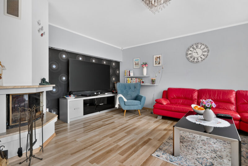 Mierzyn dom wolnostojący 285 m2 na działce 680 m2.