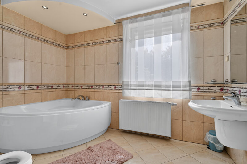 Mierzyn dom wolnostojący 285 m2 na działce 680 m2.