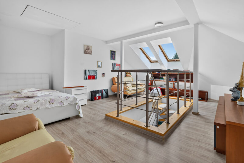 Mierzyn dom wolnostojący 285 m2 na działce 680 m2.